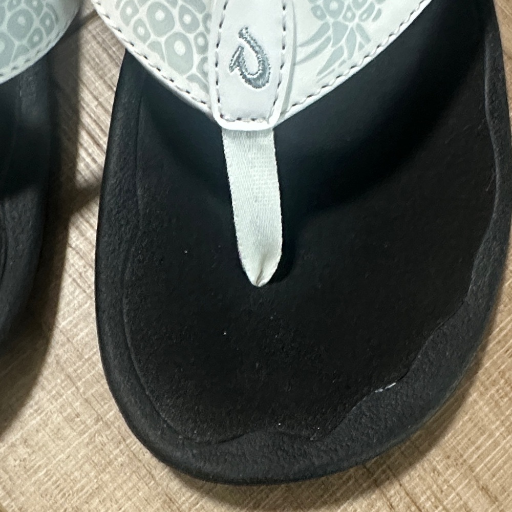 OluKai Women’s Flip Flop Sandals. White with Pineapples - Picture 5 of 10